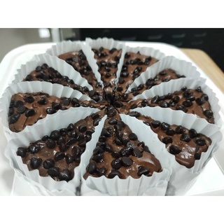 ส่งไว ⭕️ บราวนี่ช็อคโกแลต 1 ปอนด์ 8 ชิ้น หน้าช็อกชิพ เข้มข้น…