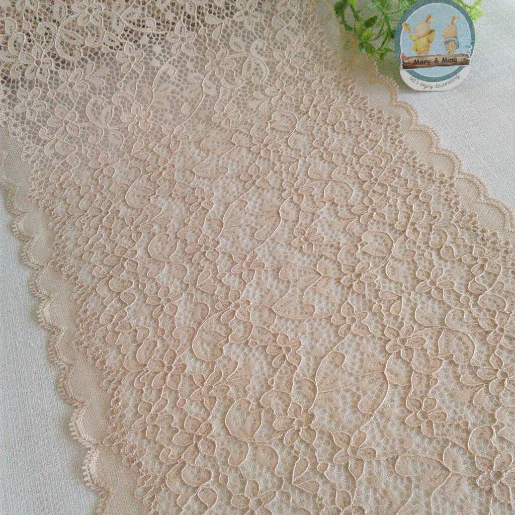 ลูกไม้ยืด สีน้ำตาล Taiwan Lace หน้ากว้าง 22.5 ซม. ราคา หลาละ 75 บาท / ลูกไม้ ผ้าลูกไม้ ลูกไม้วินเทจ