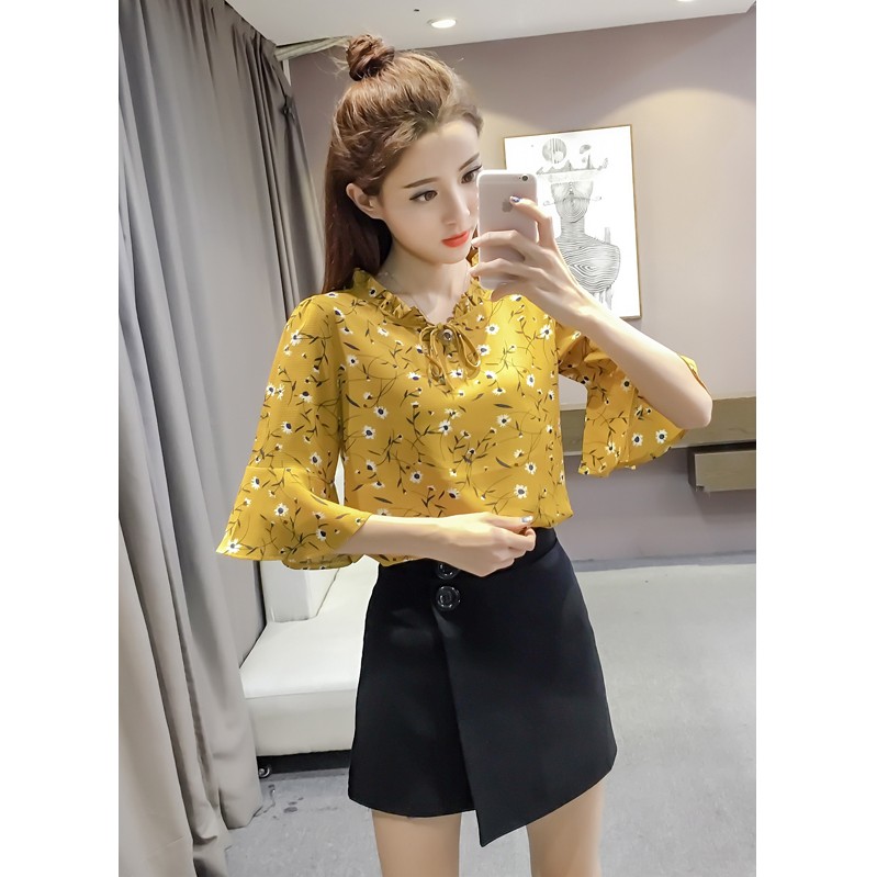 STF025 : เสื้อลายดอกไม้ แขนกระดิ่ง  คอระบายผูกโบว์