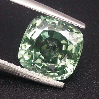 พลอยมรกตเขียวส่อง Green Sapphire 2.51 กะรัต เนื้อใสไฟระยิบระยับสวยงามมาก อัญมณีแท้