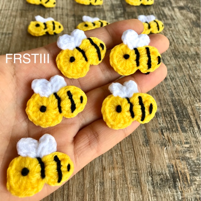 Crochet bee ผึ้งจิ๋ว ผึ้งถักไหมพรม งานฝีมือ DIY ขนาด 3 cm.