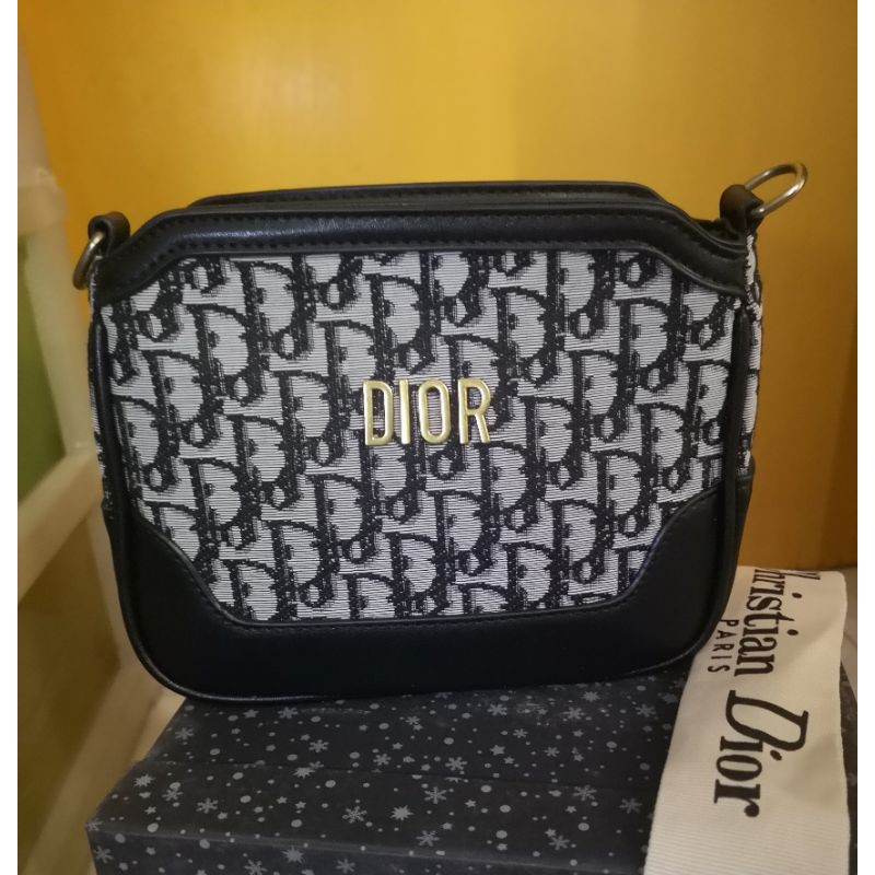 กระเป๋าสะพายข้าง​ Dior เทียบ​ มือ2 (สภาพดี)​