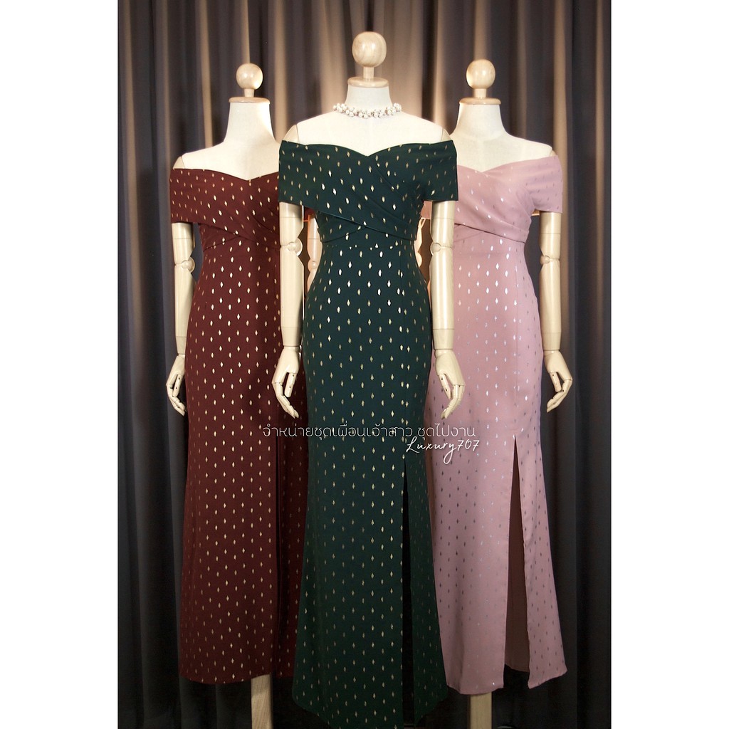[Sale 20%] VO0166-2 : เดรสออกงาน ราตรียาวเปิดบ่า ผ้าพิมพ์ดิ้นทองลายข้าวหลามตัด