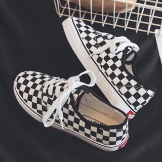 SS063 รองเท้าผ้าใบลายตารางหมากรุก Checkerboard สี [พื้นขาว พื้นดำ]