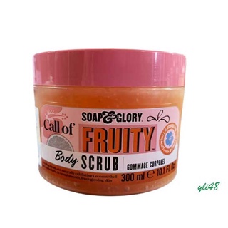 สครับขัดผิว สูตรเย็น Soap &amp; Glory Call Of Fruity Summer Scrubbin Cooling Body Scrub 300 ml. (EXP 03/2024)