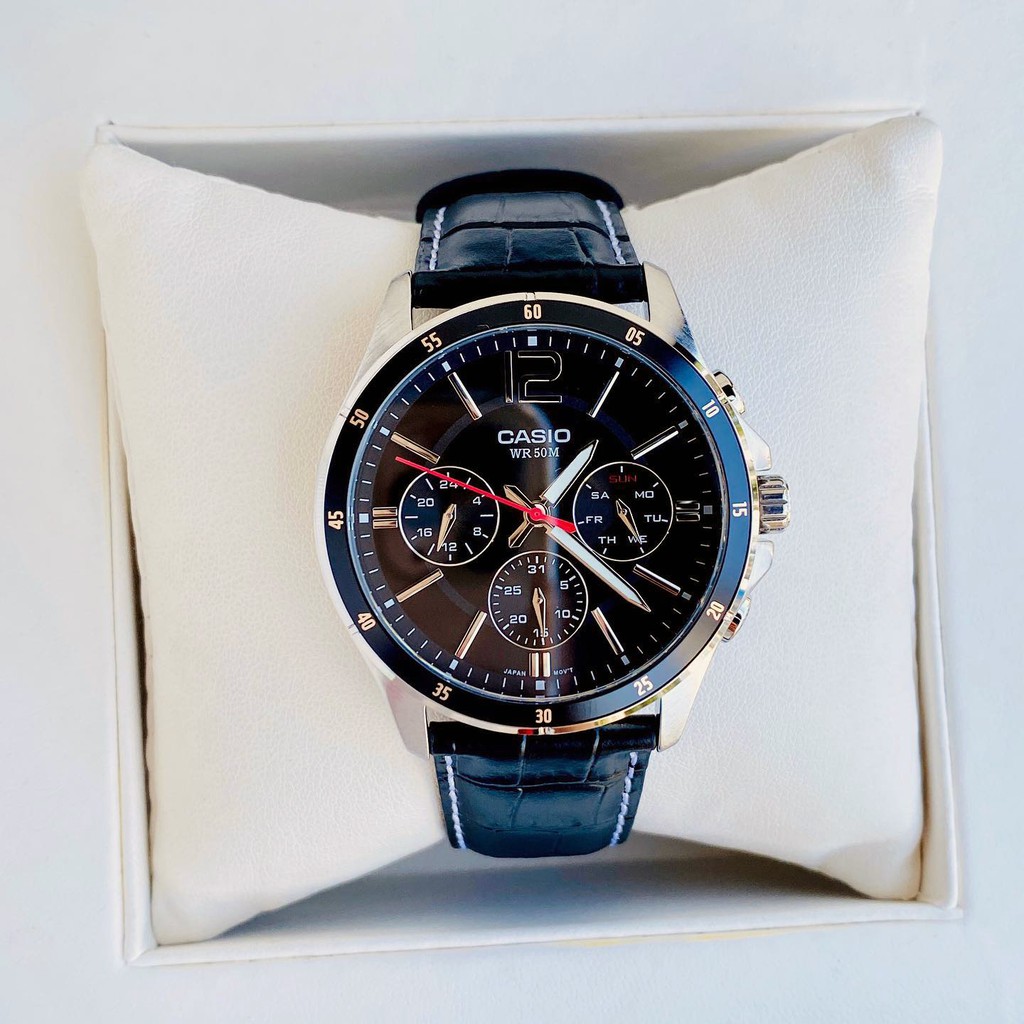 Casio นาฬิกาผู้ชายคลาสสิกสามตาหัวใจเหล็กสีเข้มไม่ใช่กลไกนาฬิกา MTP-1374L-1A