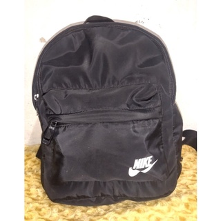 กระเป๋าเป้ มินิ Nike ขนาด 11.5*9.5 ผ้าไนลอน มันเงา ไม่มีป้ายด้านใน งานสวย แถมจัดส่งฟรีค่ะ