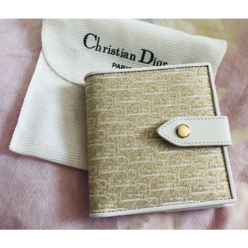 [มือสอง]Christian Dior กระเป๋าสตางค์หนังแท้ใหม่มากด้านนอกเป็นดิ้นไหมทองขนาด 4x4นิ้วซื้อแล้วไม่รับคืน