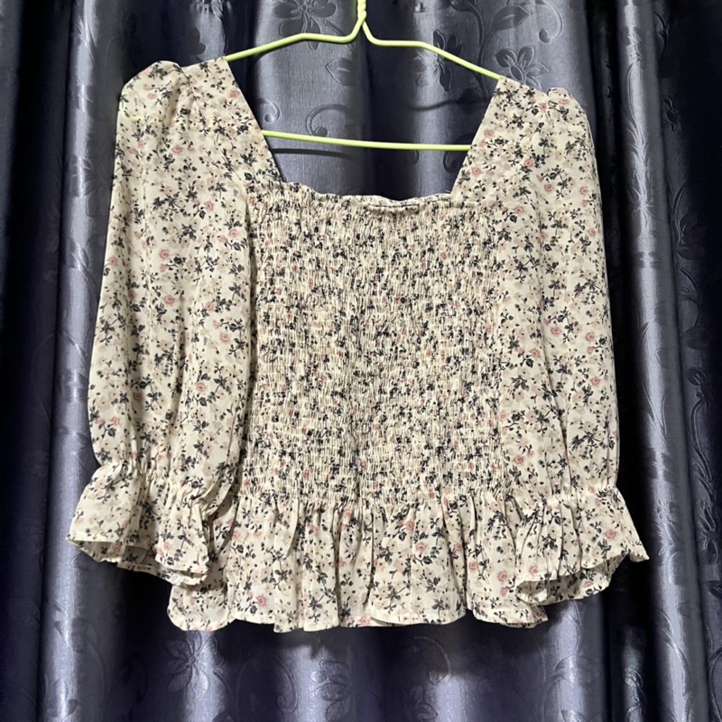 ส่งต่อเสื้อจากร้าน daliylook.sm ราคา 100 บาท