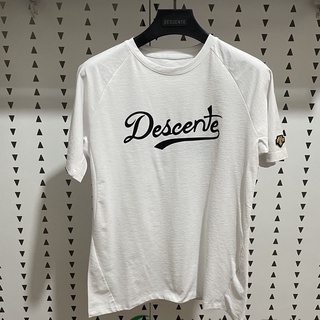 Descente เสื้อคอกลม แขนสั้น ผ้าฝ้าย พิมพ์ลาย ทรงหลวม อินเทรนด์แฟชั่น เข้ากับทุกชุดเสื้อยืด