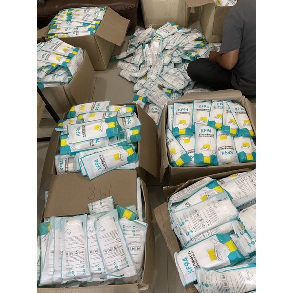 แมสเกาหลี KF94  1 แพค 10 ชิ้น ขายยกลัง 100 ชิ้น ขาว 50 ดำ 50