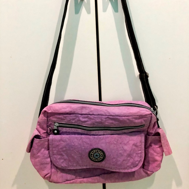 กระเป๋าสะพายข้าง kipling สีม่วงvintage แท้ ใบสุดท้ายละน้า