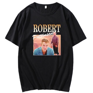 [COD]เสื้อยืดแขนสั้นลําลอง ผ้าฝ้าย 100% พิมพ์ลาย Robert Pattinson Standing Meme ทรงหลวม สไตล์เรโทร แฟชั่นฤดูร้อน สําหรับ