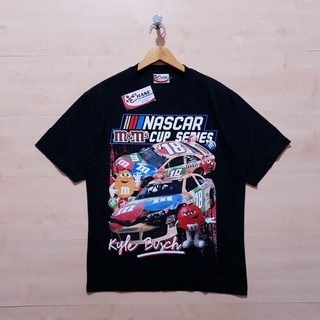 เสื้อยืดโอเวอร์ไซส์เสื้อยืดสีดําลาย NASCAR CHASE KYLE BUSCH TEE สีดําS-3XL