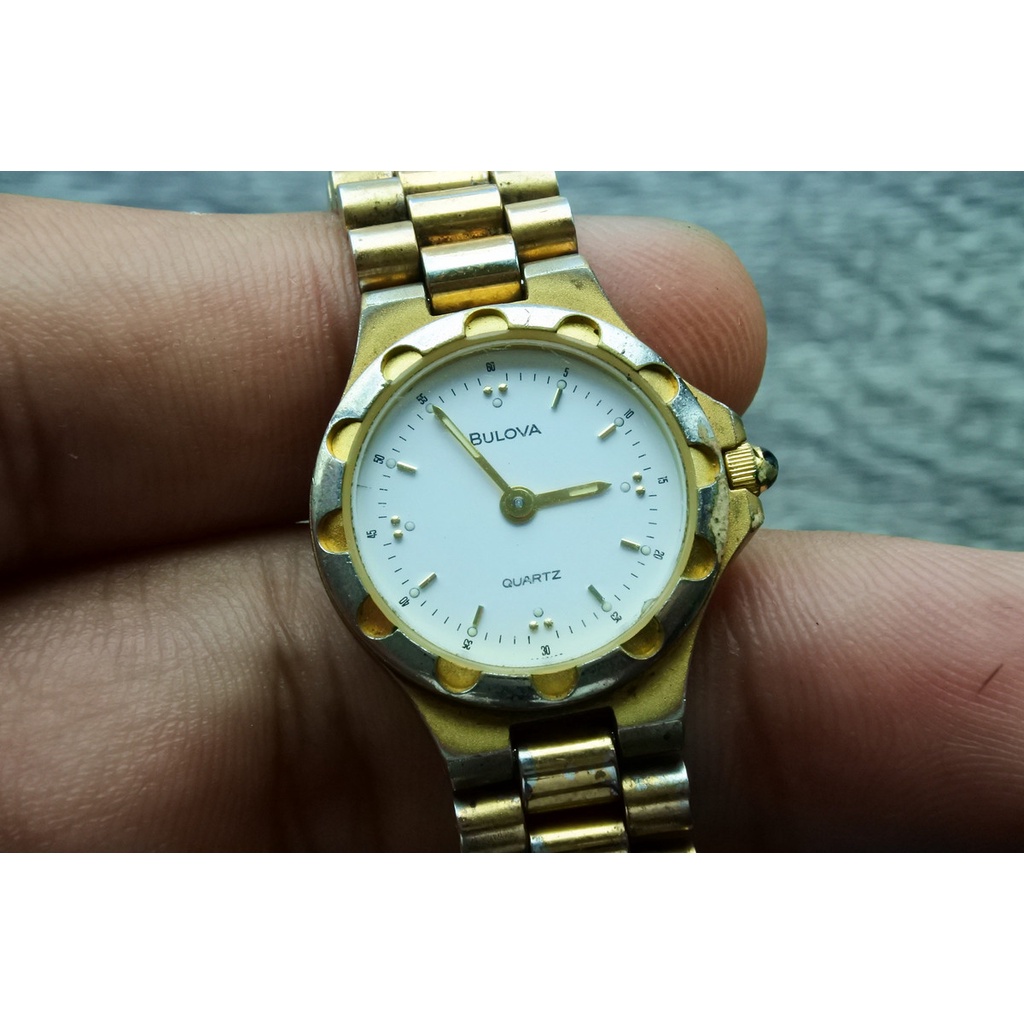 นาฬิกา Vintage มือสองญี่ปุ่น BULOVA SWISS MADE ระบบ Quartz ผู้หญิง ทรงกลม กรอบทอง หน้าขาว หน้าปัด 30