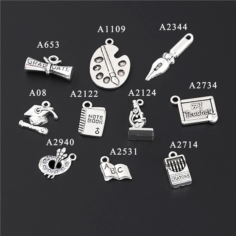 10 PC เงินโบราณโลหะ ABC หนังสือสี Palette Crayons Charms โรงเรียนครูจี ้ สําหรับ DIY เครื ่ องประดับทํา