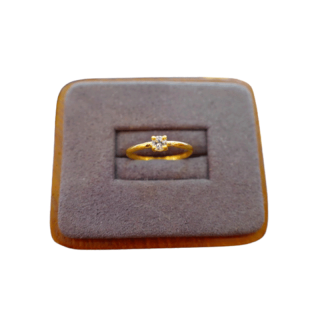 แหวนทองคำแท้ 1 กรัม ลายหัวพลอยชู ทองแท้ 96.5% ขายได้ จำนำได้ มีใบรับประกัน แหวนทอง แหวนทองคำแท้