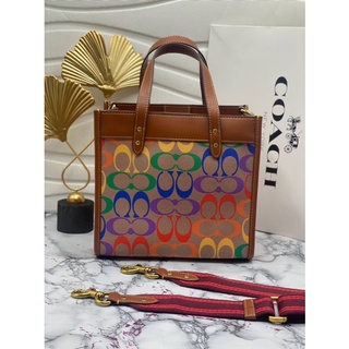 COACH กระเป๋าทรงสี่เหลี่ยม / ถุงผ้า Field Tote 22