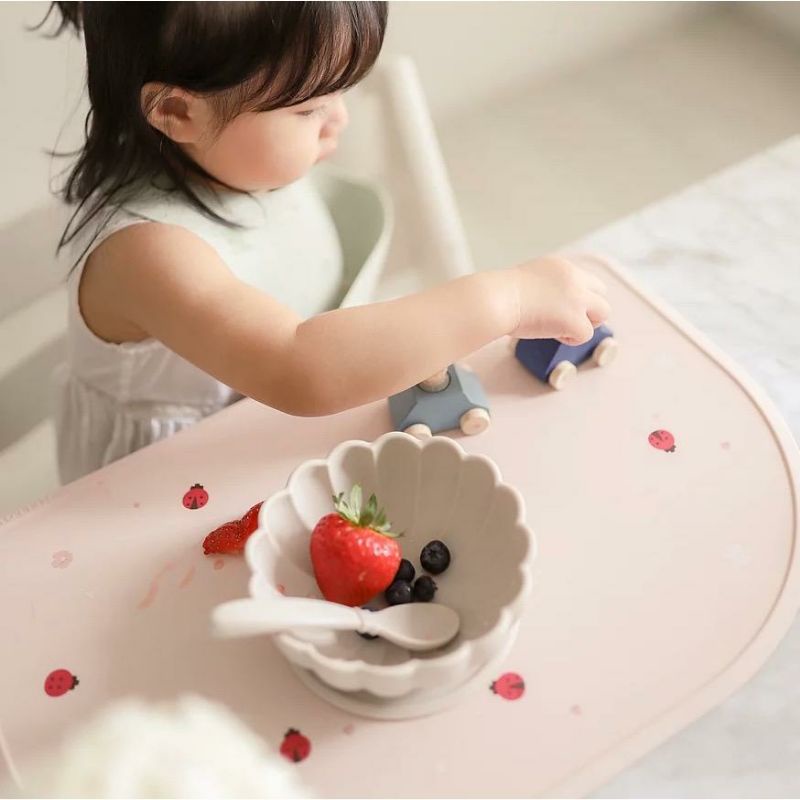 แผ่นรองจานซิลิโคนกลมกล่อมสําหรับช้อนส้อมสําหรับทารกและเด็ก BLW MPASI