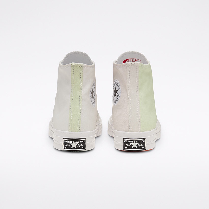 รองเท้าคอนเวิร์ส Converse Chuck 70 Hi X Chinatown Market (คอนเวิร์ส x ไชน่าทาวน์ มาร์เก็ต) โดนแสง UV หรือแสงแดดจะเปลี่ยน