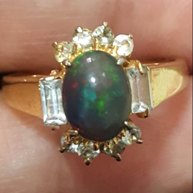 แหวนโอปอลแท้ โอปอลดำ งานเก่า (Natural black opal ring) size 5.75