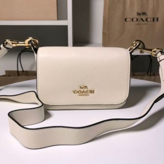 กระเป๋าสะพาย Coach SMALL JES MESSENGER