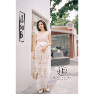 💋งานป้าย Natacha💋 จั้มยาวแขนกุดแต่งระบายลูกไม้เล็กๆ ผ้าลูกไม้สีขาวรองซับในสีครีม มีเชือกผูกเอว
