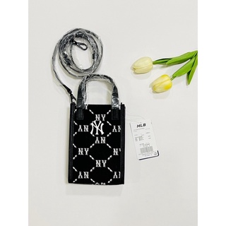 พร้อมส่ง  MONOGRAM Phone Pouch NEW YORK YANKEES