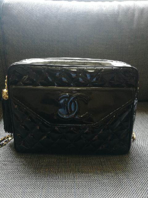 กระเป๋า Chanel Camera Bag Vintage Medium สีดำ หนังแก้ว ของแท้  ญี่ปุ่น gold chain สายทอง