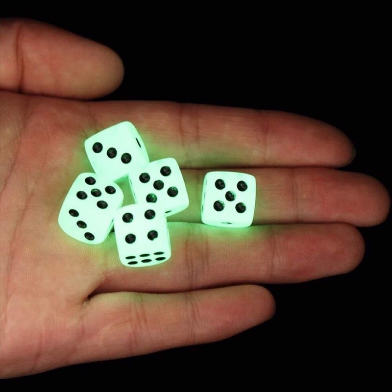 🎲 (10ลูก) ลูกเต๋าเรืองแสง ตากแดดก่อนใช้ ลูกเต๋าสีเหลี่ยม เกมส์กระดาน