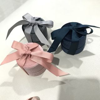 กล่องแหวนสุดหรู ไซส์ใหญ่ พร้อมริบบิ้นในตัวมี3สีค่ะ