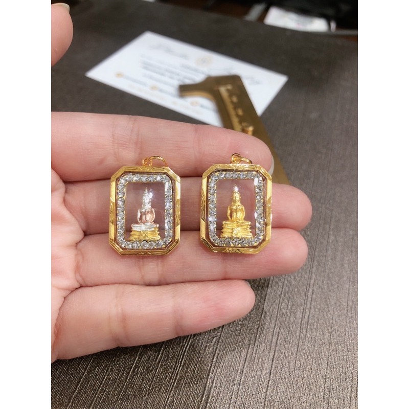 จี้พระหลวงพ่อโสธร เลี่ยมกรอบ90% กรอบตัดลายสวยมากๆคะ