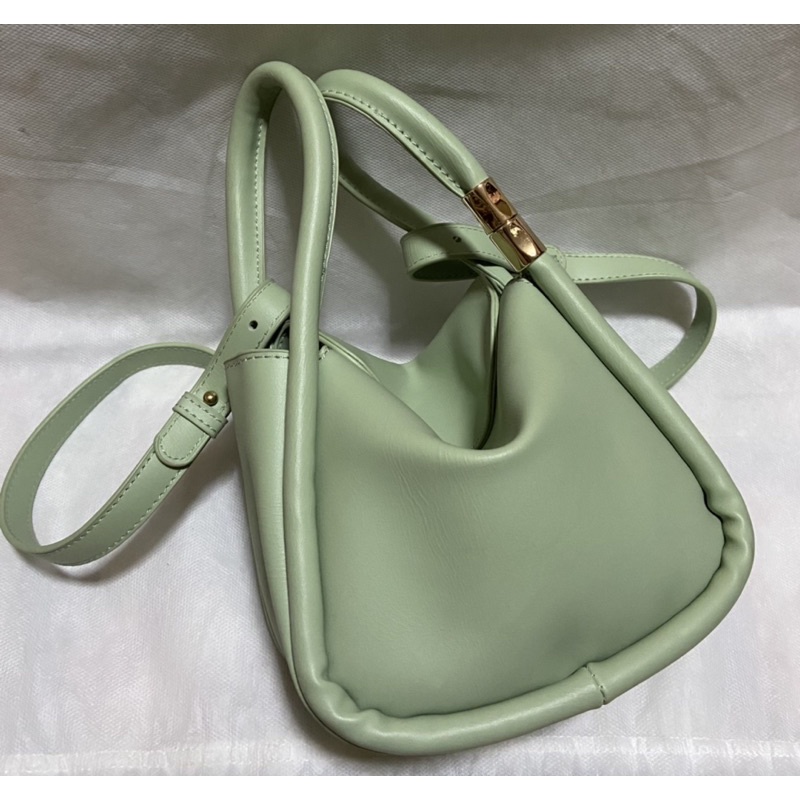 กระเป๋า just in case มือสอง สีเขียวมิ้น