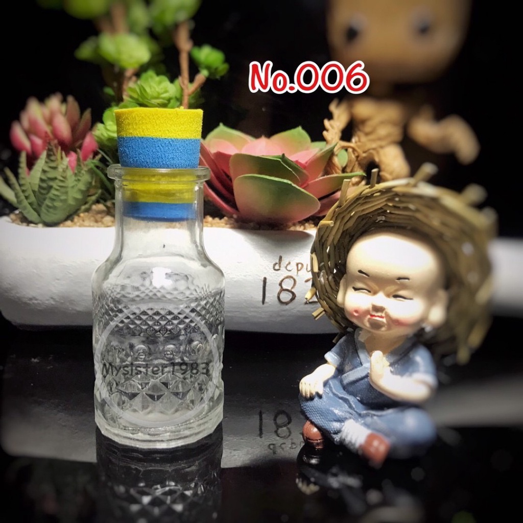 ขวดแก้วแบบหนา ทรงกระบอกลายนูน แถมจุกปิด NO.006