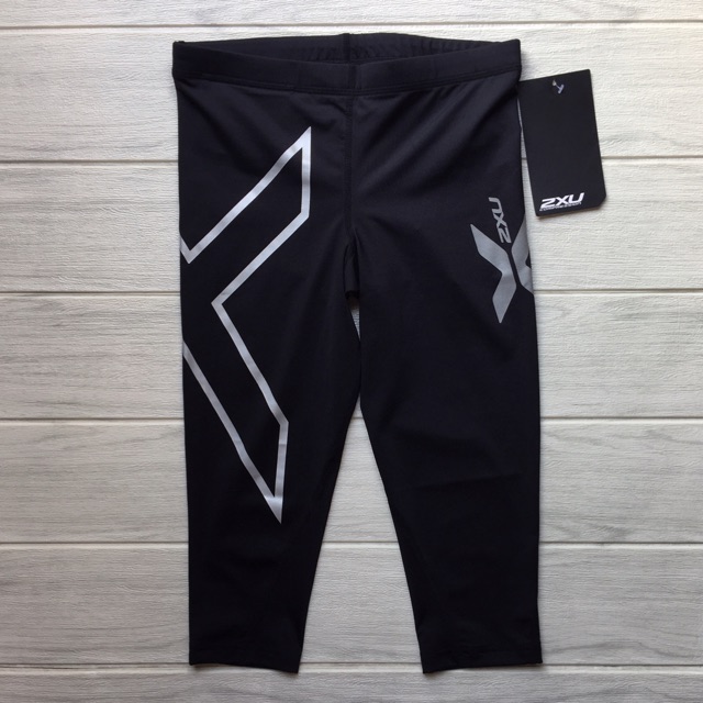 (ของแท้) กางเกงรัดกล้ามเนื้อ 2XU women's mid-rise compression 3/4 tights โลโก้สีเงิน มีหลายไซซ์