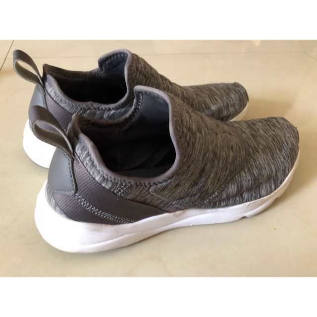 รองเท้าผ้าใบ Reebok แท้ รุ่น 3D Ultralite สภาพนางฟ้า