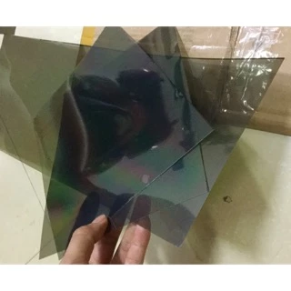 ฟิล์มโพลาไรซสำหรับจอ ขนาดยาว19cmx11cm（กว้าง)เซนมีกาวในตัว