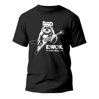 เสื้อยืดผ้าฝ้ายพิมพ์ลายขายดี เสื้อยืด พิมพ์ลาย Ewok And Roll Guitar สุดฮา เหมาะกับของขวัญวันเกิดคริสต์มาส สําหรับผู้ชาย