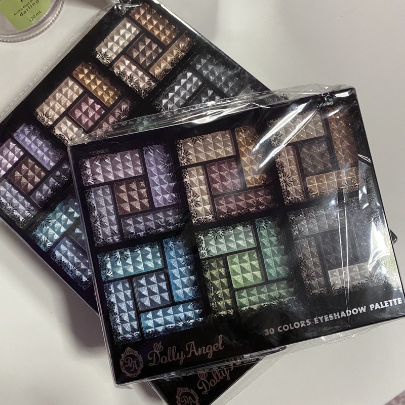 sale!!!! Dolly Angel 30 Color Eyeshadow Palette ดอลลิ แองเจิ้ล 30color