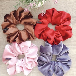 DAY 1 scrunchies โดนัทมัดผม ยางรัดผม Size XL ผ้ากำมะหยี่นิ่มแบบเงา