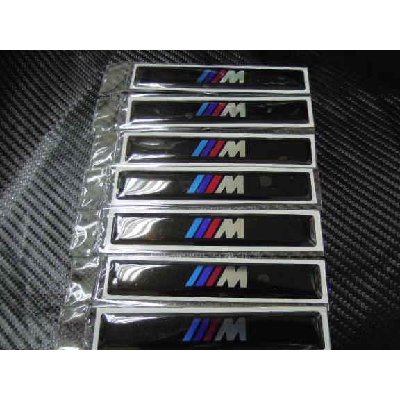 สติ๊กเกอร์ เทเรซิ่นนูน ///M ติดรถ BMW sticker แต่งรถ บีเอ็มดับบลิว พื้นสีดำ M เส้นดำ ติดก้านล้อ