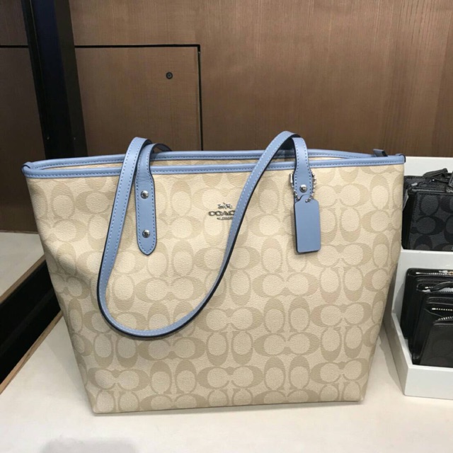 Coach F58292 มีซิปบน