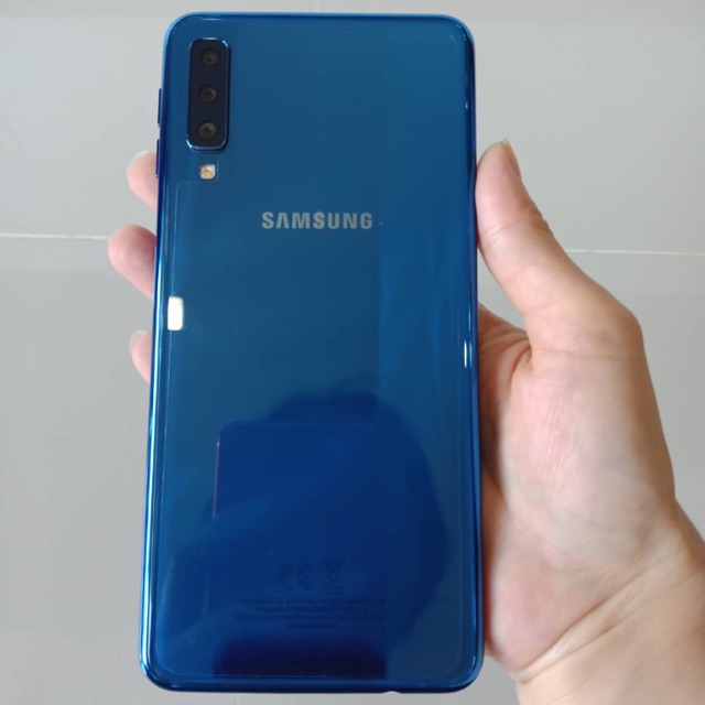 Samsung A7 (2018) สีน้ำเงิน สินค้ามือ 2 สภาพสวย ไม่มีรอย แถมสายชาร์จ + หูฟัง Ram 4 g. Rom 64 g. รองรับซิมทุกระบบ
