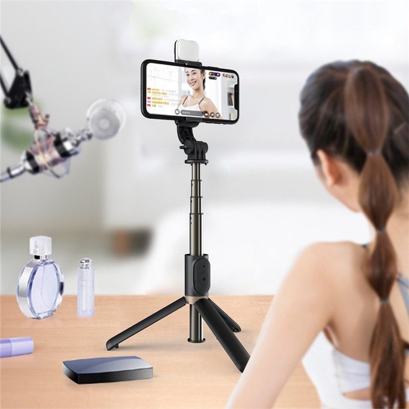 [ใส่โค้ด AUGI1214 ลดเพิ่ม 70-]FILL LIGHT SELFIE STICK Q02s ไม้เซลฟี่ 3in1