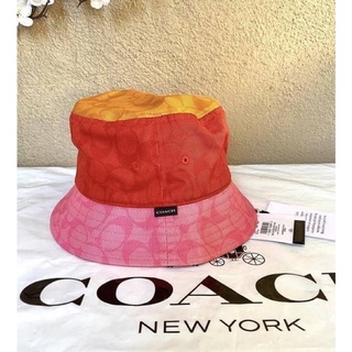 หมวก  Coach Bucket Colorblock Signature C9123 Hat ทรงบัคเก็ต สีแดง ชมพู