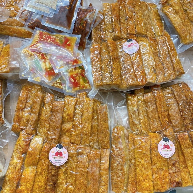 (ส่ง 06/07/69) หมูกรอบ อบ ไม่มีไขมันทรานส์ เนื้อนุ่ม หนังกรอบ by หมูกรอบ SNOOK (ขนาด 1kg)