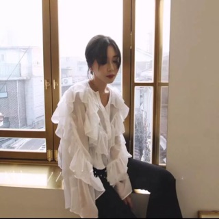 เสื้อเกาหลี ผ้าใส่สบาย กำลังฮิตตอนนี้แมทง่ายกับยีนน่ารักมาก มี 2 สี