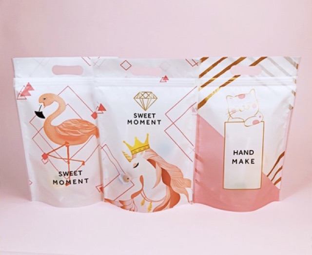 พร้อมส่ง ถุงซิปมีหูหิ้ว ตั้งได้ ใส่คุกกี้ บิสกิต ลูกอม 10ใบ