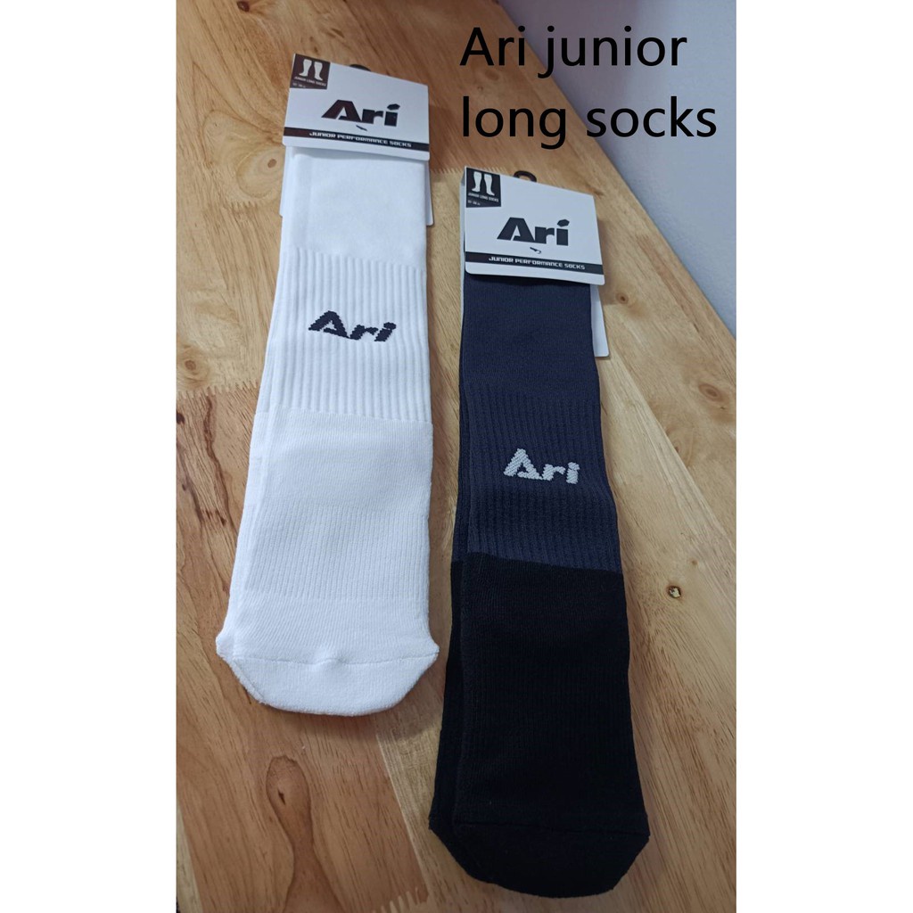 สนับแข้ง เสื้อฟุตบอล ถุงเท้าบอลเด็ก Ari junior long socks แท้ รุ่นใหม่