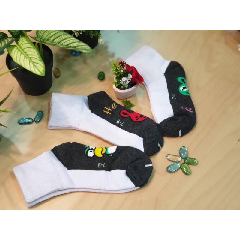 ถุงเท้านักเรียนพื้นเทาลายการ์ตูน แพ็ค12คู่ ราคา 134-139 บาท